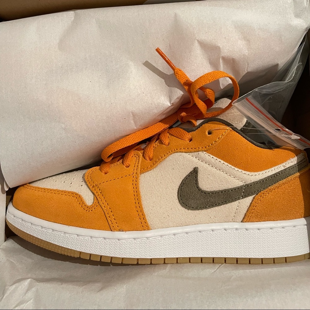 Jordan 1 low “light curry”